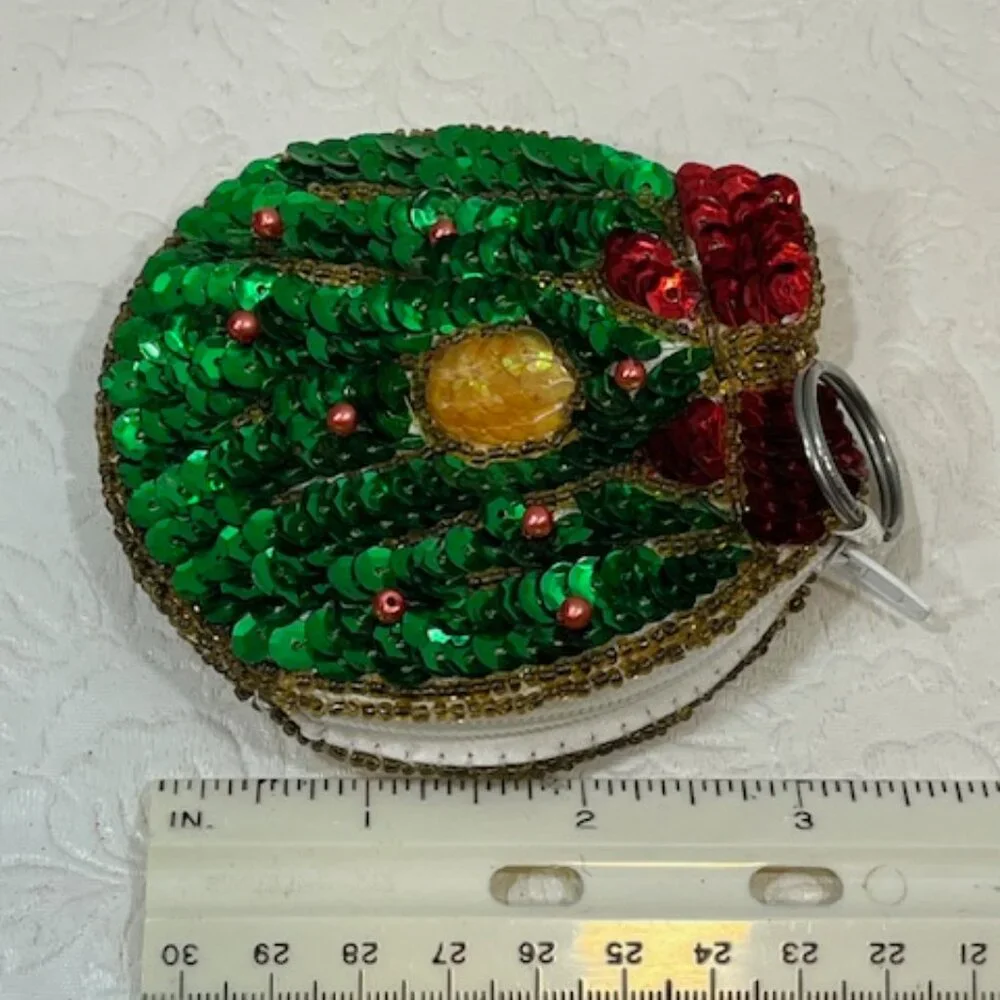 VTG Christmas Wreath Sequined Beaded Zip Change Coin Key Chain Purse Pouch 3.5